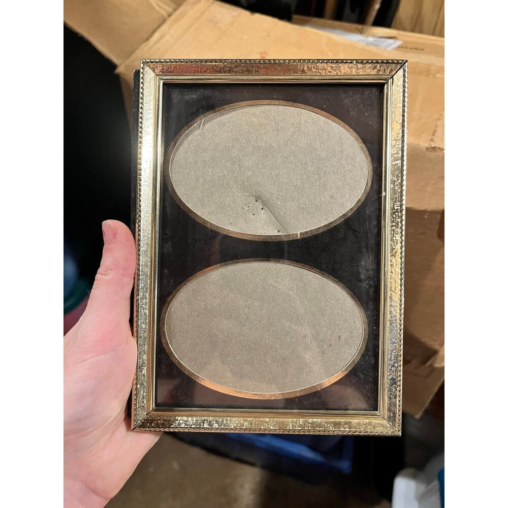 Vintage Gold Metal Frame 4x6” with Oval Mats